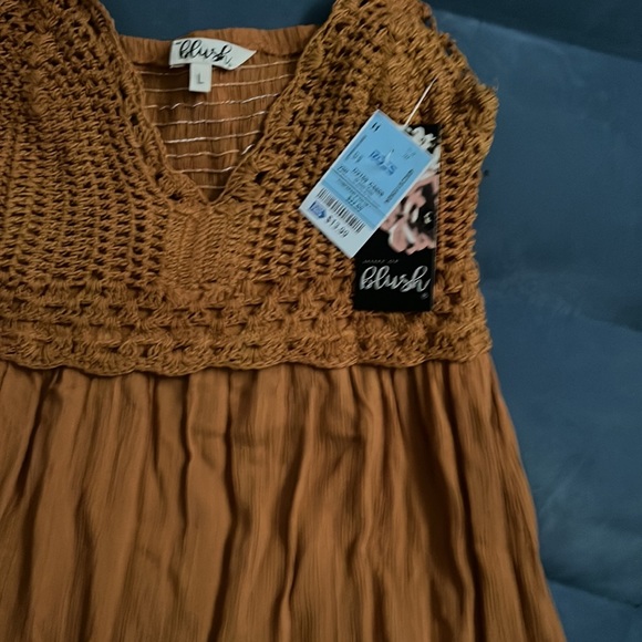 Light orange crochet dress - Picture 2 of 2